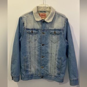 Men’s Medium denim jacket with Sherpa collar